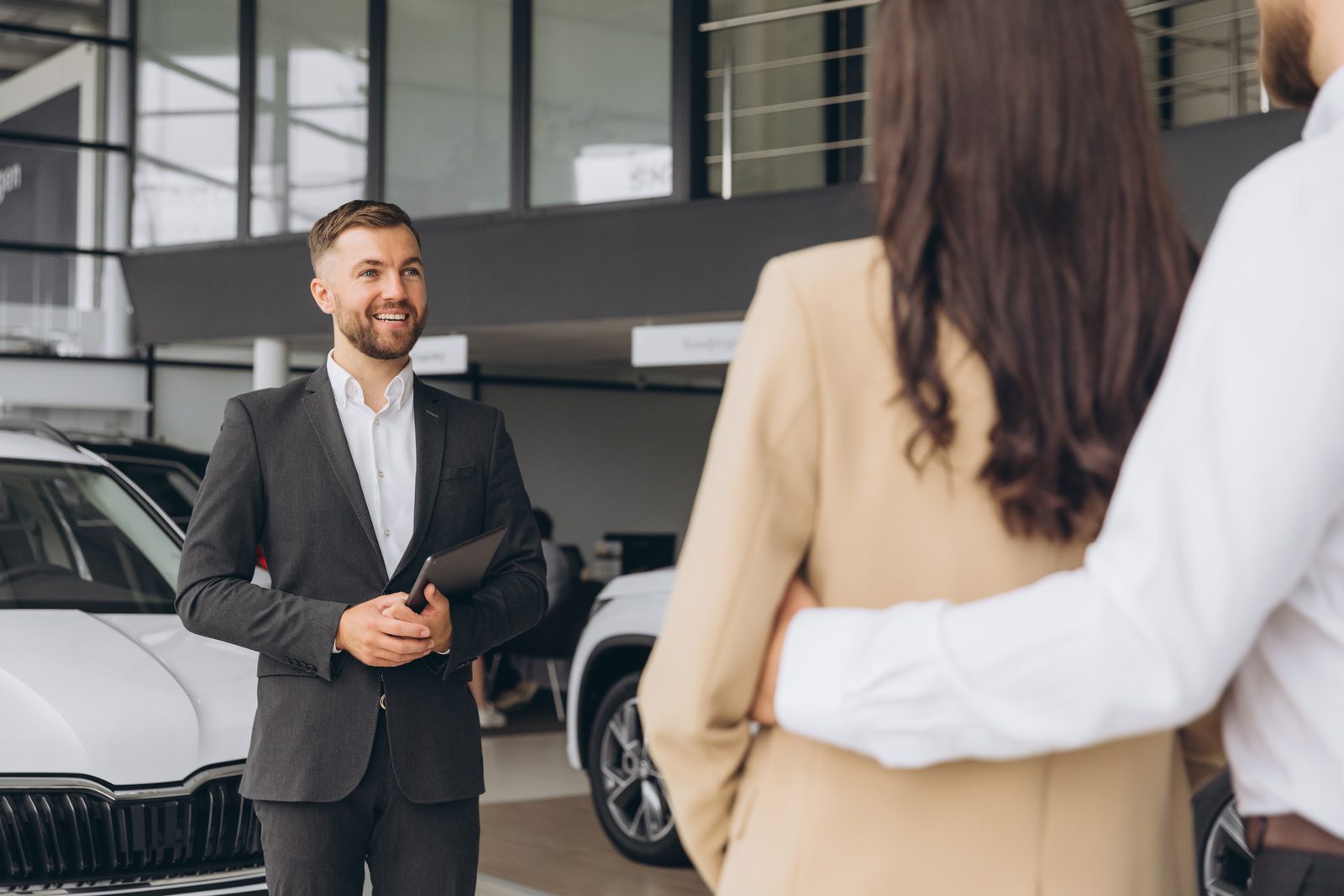 Salesperson having relaxed one-on-one conversation with customer at dealership